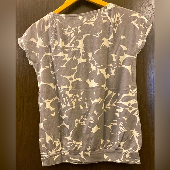 Cotton fabric, V neck Top - Picture 2 of 3